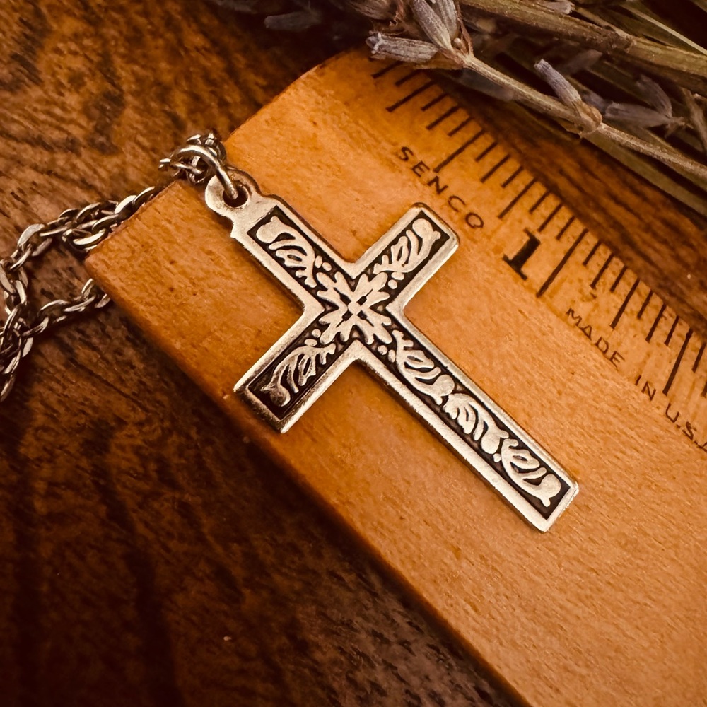 Elegant Silver & Black Color Engraved Floral Scrollwork Cross Pendant Necklace - Picture 4 of 4